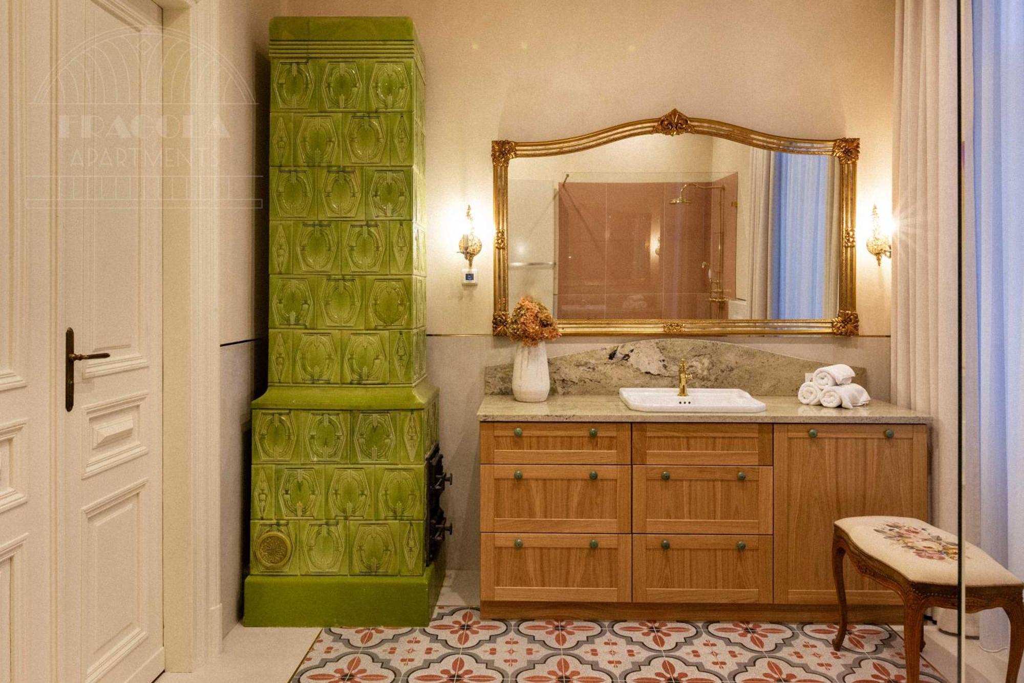 Six-Bedroom Apartment,1694789615:JPEG